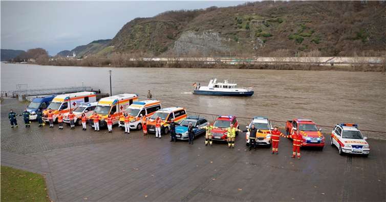 Von links: THW OV Andernach, DRK OV Andernach, DRK Rettungswache Andernach, Polizeiinspektion Andernach, Feuerwehr VG Pellenz, Feuerwehr VG Weißenthurm, Feuerwehr Stadt Andernach, DLRG Andernach, Wasserschutzpolizei Andernach. Foto: P. Betz