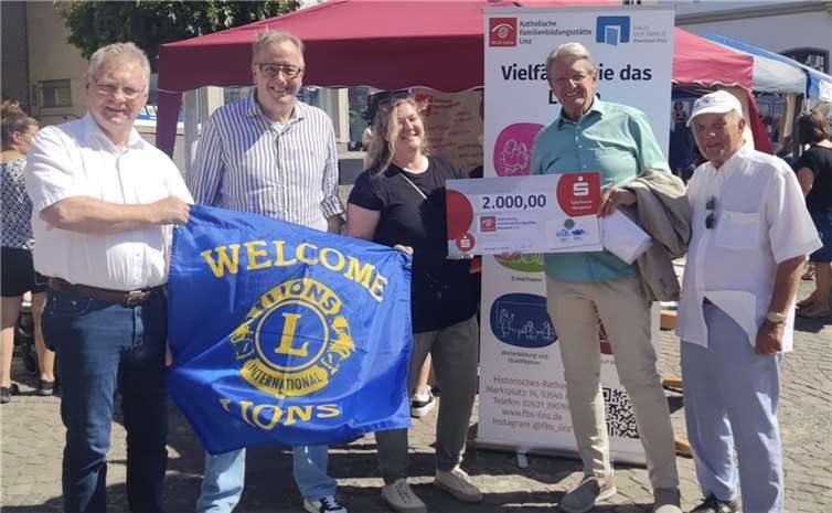 Von links: Viktor Schicker, Stadtbürgermeister Helmut Muthers, Andrea Nantke, Eberhard Mandel (Vorsitzender des Förderverein LC Rhein-Wied), Siegfried Weber  Foto: Sylvia Schifano