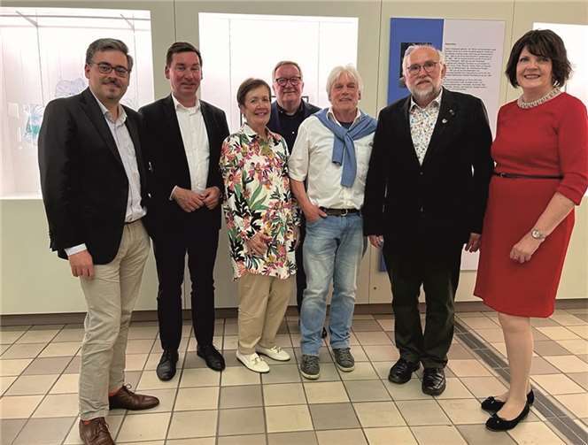 Von links: Vorsitzender der SPD Bonn Gabriel Kunze, MdB Sebastian Hartmann, Vizelandrätin Ute Krupp , SPD-Vorsitzender Jürgen Lüdemann, Autor und Komponist Bernd Schumacher, Vizebürgermeister Kerstholt und Fraktionsvorsitzende Martina Koch.  Foto:
