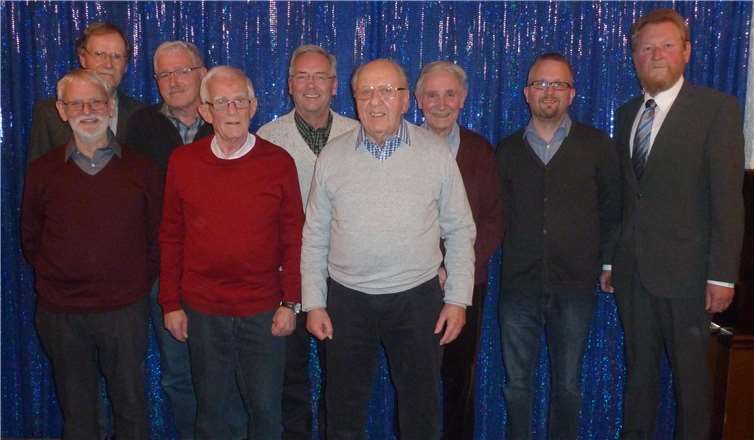 Von links: Walfried Röttig, Walter Hillen, Karl-Heinz Maxein, Friedhelm Müller, Horst Mürtz, Josef Zimmermann, Friedrich Felgenheier, Michael Röttig und Bernd Hoffmann (1. Vorsitzender). privat