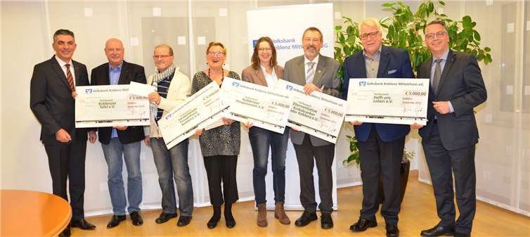 (Von links) Walter Müller, Bernd Neitzert, Dieter Weiler, Ursula Schwerin, Ina Rohlandt, Reinhard Feldkirchner, Hans Kary und Stephan Breser. privat