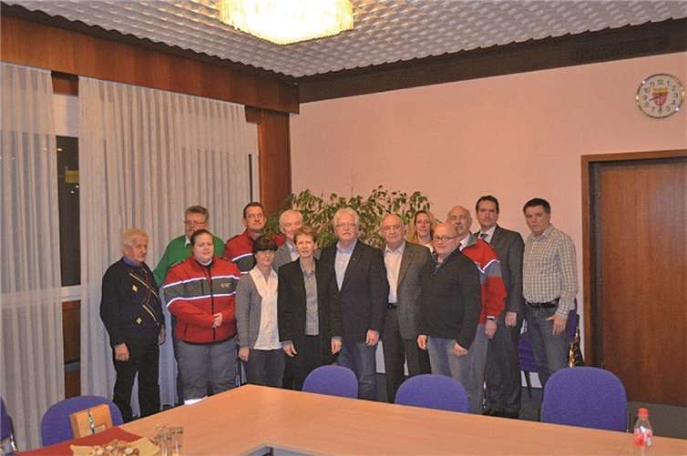 Von links: Werner Breuer, Willy Sterzenbach, Dr. Yvonne Kuhn, Kai Schubert, Dr. Margarete Thilmann, Alfred Hoff, Hildegard Gerlach, Gerd Heim, Dr. Friedrich Neunzehn, Silke Schubert, Martin Meyen, Franz Dreher, Thomas Przybylla, Werner Schumacher.privat