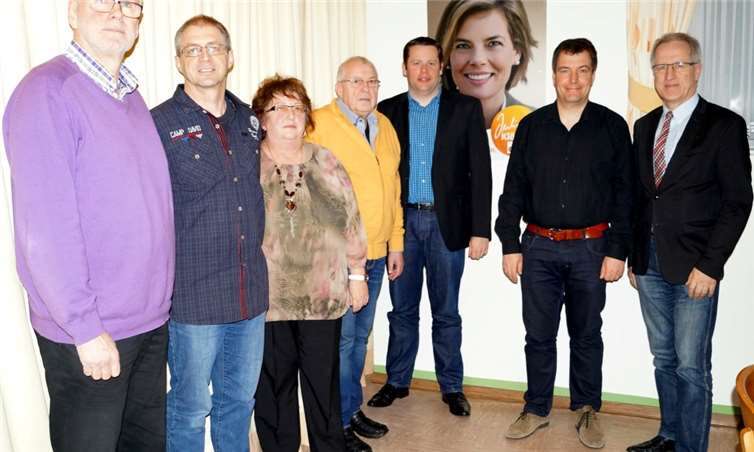 (Von links) Wilhelm Kahle, Jörg Börner, Bärbel Hansen, Robert Castor, Lars Hansen, Walter Hans Schäfer und Josef Dötsch, MdL. privat