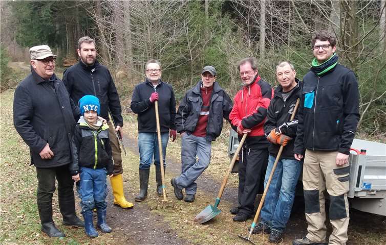 Von links: Winfried Schmitz, Fred Schmitz, Dominik Schmitz, Stefan Werle, Marcel Diezler, Johannes Schäfer, Volker Schäfer, Patrick Groß. Foto: privat