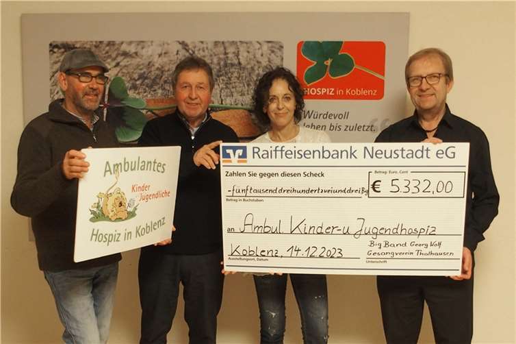 Von links: Wolfgang Fink, Friedhelm Kurz, Katja Masendorf und Thomas Kaballo  Foto: Gesangverein Thalhausen/Friedhelm Kurz