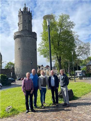 Von links: Wolfgang Hartmann, Franz-Jürgen Roth, Charlotte Everling (Kulturamtsleiterin), Rüdiger Schäfer (Beauftragter der Ehrenamtsinitiativen der Stadt Andernach) und Herbert Dreiser. Foto: Ursula Roth