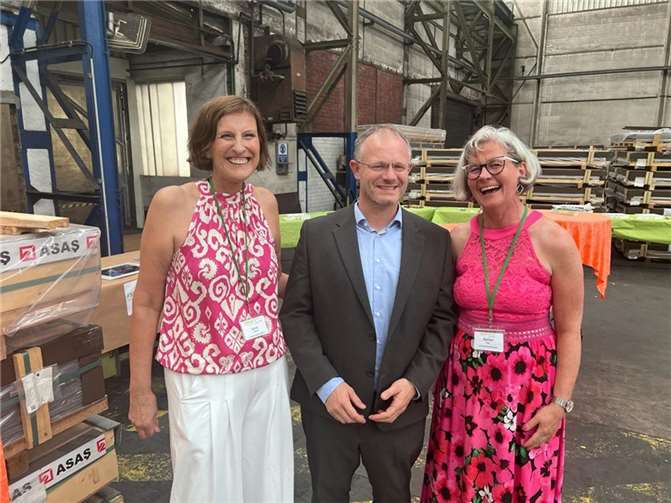 Von links, ehemalige Landesvorsitzende Dr. Sylvia Brathuhn, Oberbürgermeister Jan Einig, Neuwied, amtierende Landesvorsitzende Bärbel Peil.