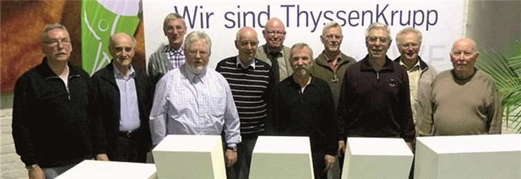 (Von links) erster Vorsitzender Alfons Hickmann, Chorleiter Karl-Heinz Kohns, Notenwart Manfred Oster, Geschäftsführer Horst Frunzke, Beisitzer Detlev Müller, stellvertretender Vorsitzender Dietmar Baier, Beisitzer Alfons Mauermann, Ehrenvorsitzender Gerd Bockhof, Beisitzer Johannes Scheffner, Beisitzer Andreas Oremek, Schatzmeister Erich Bäcker.privat