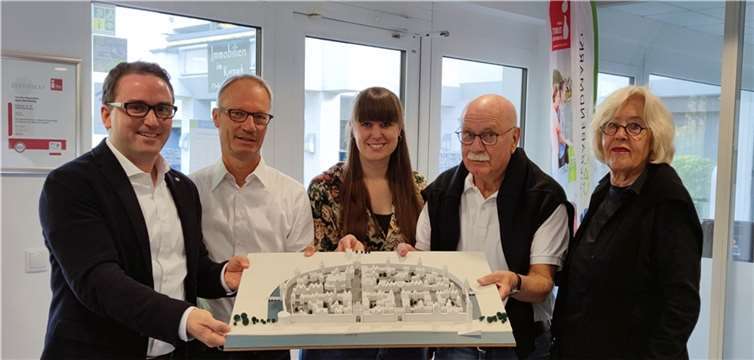 Von links nach rechs: Marcel Caspers, Holger Klemm, Hannah Schnitzler, Klaus Grapow, Gudrun Grapow. Copyright: Tourist-Information