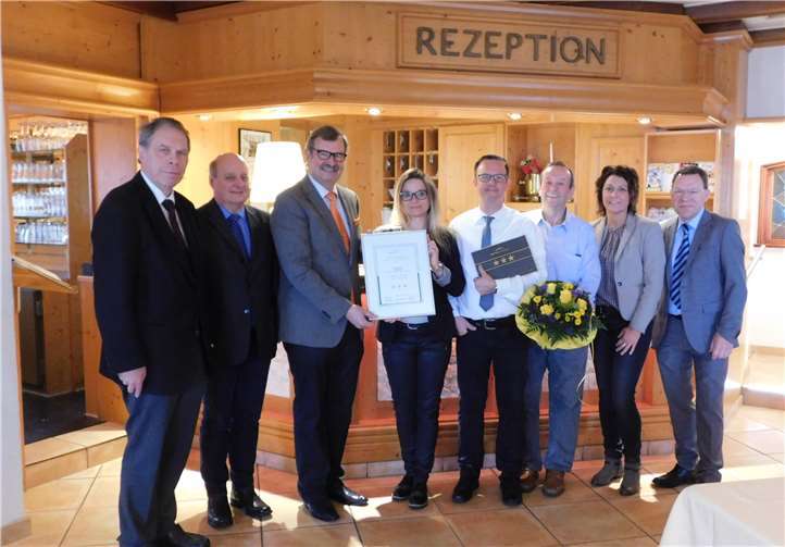 Von links nach rechts: Achim Haag, Horst Riske, Lothar Weinand, Gabi Zimmermann, Alexander Zimmermann, Karl-Josef Zimmermann, Ulla Dismon und Heinz Schönewald. Verbandsgemeinde Altenahr