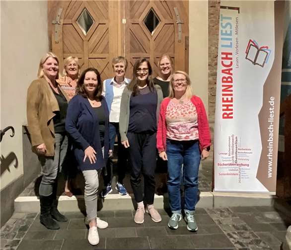 Von links nach rechts:: Anke Schmitz- Reinhard, Karin Gehlen-Düring, Stefanie Scherer, Sabine Post, Monika Flieger, Stefanie Ewald und Nicole Denke  Foto: Rheinbach liest