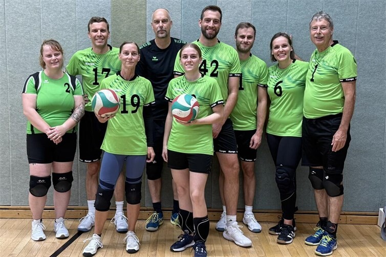 Von links nach rechts: Arielle Kapitel, Frederik Wielens, Cora Karg, Marc Rohrmann, Sam Schneider, Patrick Hirtsiefer, Thomas Schiel, Julika Benz, Martin Hestermann