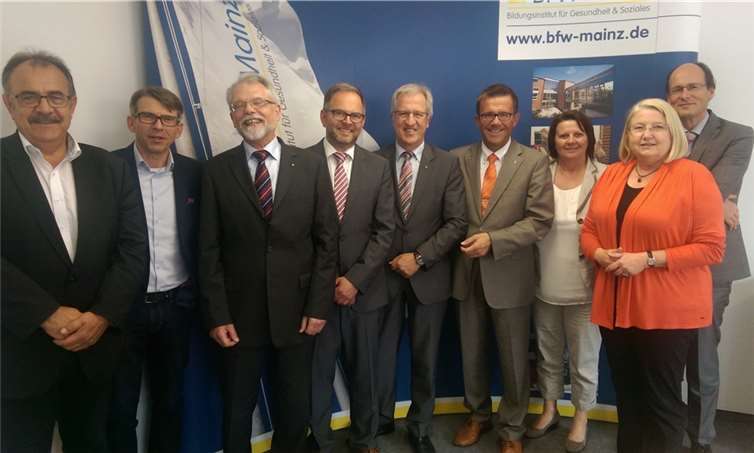 Von links nach rechts: Arnold Schmitt, MdL, Dieter Herter, BFW Mainz, Dr. Wolfgang Schneider BFW Birkenfeld, Heinz Werner Meurer BFW Koblenz, Josef Dötsch, MdL, Gereon Haumann, Landesvorsitzender der MIT, Elfriede Meurer, MdL, Hedi Thelen, MdL, Erwin Waider BBW Neuwiedprivat