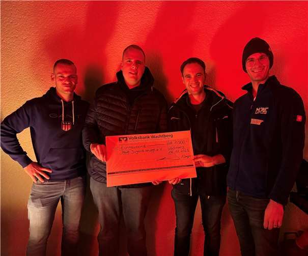 Von links nach rechts: Benjamin Budinger (Move); Fabian Langen (Volksbank Wachtberg) Markus Blum („MOVE“) Sebastian Engelmann („MOVE“). Foto: privat