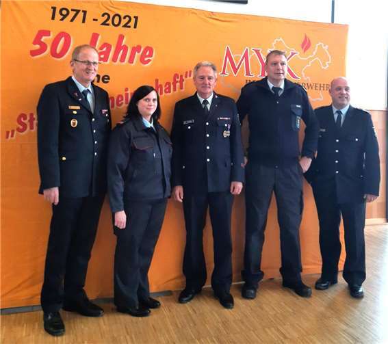 Von links nach rechts: Brand- und Katastrophenschutzinspekteur Rainer Nell, Mädchenbeauftragte Carina Straub, Kreisjugendfeuerwehrwart Horst Klee, Stellv. Brand- und Katastrophenschutzinspekteur Stefan Voigt, Stellv. Brand- und Katastrophenschutzinspekteur Andreas Faber. Foto: privat