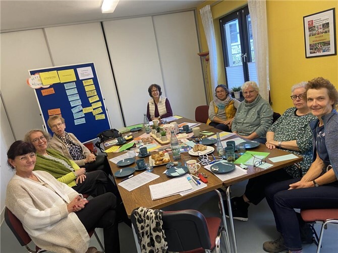 Von links nach rechts: Claudia Heinemanns, Christa Berger, Dorothee Schünemann-Diederichs, Stefanie Montermann-Müller, Andrea Stein, Elvira Pellin, Inge Kelm, Margret Schmitz. Es fehlen auf dem Bild Beatrix Eulgem, Maria Rauh und Silvia Birkenmeier. Foto: privat