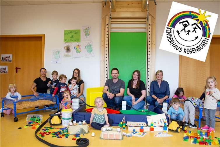 Von links nach rechts: Diana Fogolin (Kita-Leitung), Natascha Dohmann (Kita-Team + Beisitzerin Förderverein), Maik Böckling (Vorsitzender Förderverein), Kristina Prüm (stellv. Vorsitzende Förderverein) und Frederike Weiler (Kassiererin Förderverein).  Foto: Förderverein Kinderhaus Regenbogen Ochtendung