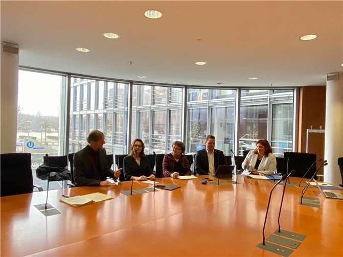 Von links nach rechts: Dietmar Horn (AL BMWSB), Mechthild Heil (MdB), Anja Liebert (MdB), Martin Diedenhofen (MdB), Ausschussvorsitzende Sandra Weeser (MdB). Foto: privat