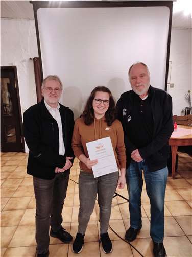 Von links nach rechts: Dirk Zimmermann (Bezirksleiter), Rita Wagner (10jährige Mitgliedschaft), Jürgen Becker (Erster Vorsitzender).  Fotos: DLRG