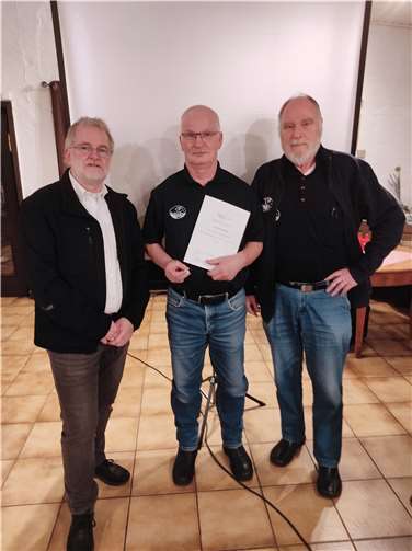 Von links nach rechts: Dirk Zimmermann (Bezirksleiter), Udo Hürten (25jährige Mitgliedschaft), Jürgen Becker (Erster Vorsitzender).