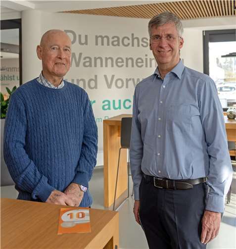 Von links nach rechts: Dr. Werner Dötsch (Vorsitzender der Tafel Linz) und Reiner Pauli (geschäftsführender Gesellschafter der MEPA – Pauli und Menden GmbH)  Foto: Veit Szpak/MEPA – Pauli und Menden GmbH