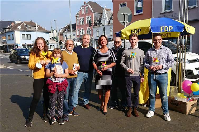 Von links nach rechts: Emilia Jung, Viola Jung, Lorenz Euskirchen, Christoph Maurer, Nicole Westig MdB, Tassilo Niklaus, Carlo Knapp, Marc Frings.Foto: privat