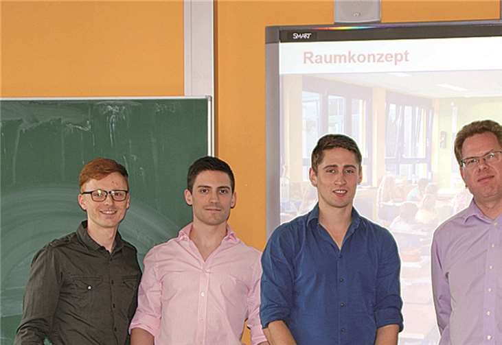 Von links nach rechts: Florian Schneider, Christian Nett, Niclas Schell, Schulleiter Marcus Wald und Tobias Schneider im Gespräch über die IGS Remagen. privat