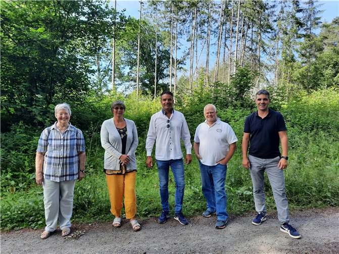 Von links nach rechts: Gabriele Küthe, Ortsbeiratsmitglied Arenberg/Immendorf, Martina von Berg, Ortsbeiratsmitglied Arzheim, Tim Josef Michels, Ortsvorsteher Arenberg/Immendorf und Mitglied im Forstausschuss, Eitel Bohn, Ratsmitglied und Mitglied im Forstausschuss, Lars Stein, Ortsbeiratsmitglied Arenberg/Immendorf. Foto: Melanie Michels