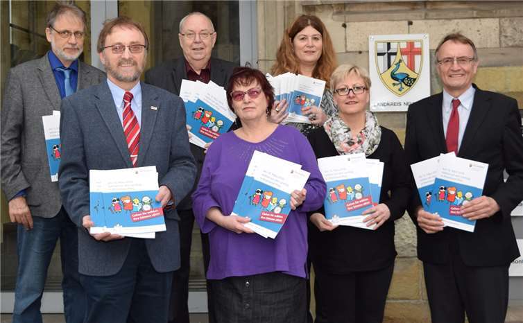 Von links nach rechts: Geschäftsführer des Beirates Michael Hirsch, Hans Werner Kaiser, Herbert Woidtke, Kornelia Valerius, Andrea Oosterdyk, Petra Grabis und Landrat Rainer Kaul.Kreisverwaltung