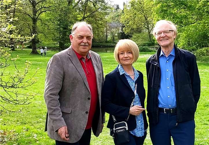 Von links nach rechts: Günther Bomm (Vorsitzender FDP Bendorf), Dr. Sabine Dyas (Geschäftsführerin IHK-Akademie Koblenz), Herbert Speyerer (Fraktionsvorsitzender FDP Bendorf).  Foto: Günther Bomm