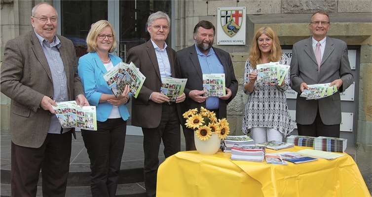 Von links nach rechts: Herbert Woidtke, Agnes Ulrich, Leiterin Sozialabteilung, Wolfgang Hartmann, Leiter Amt Jugend und Soziales der Stadt Neuwied, 3. Beigeordneter und Sozialdezernent Udo Franz, Seniorenbeauftragte Andrea Oosterdyk und Landrat Rainer Kaul.Kreisverwaltung