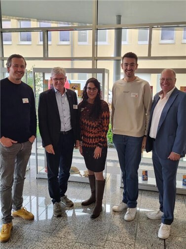 Von links nach rechts: Herr Müller (BBS Andernach), Herr Neudecker (IHK Koblenz), Frau Strittmatter (BBS Andernach), Herr Schweitzer (IHK Koblenz), Herr Weckbecker (Griesson – de Beukelaer). Foto: Diana Hölz