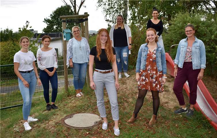 Von links nach rechts: Hintere Reihe: Julia Klar, Jessica Alipour-Simakani, Claudia Braun (TFS), Jasmin Langen, Amela Orlovic Vordere Reihe: Jana Klar, Alina Eul, Jennifer WeberFoto: Thomas Voß