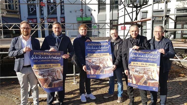 Von links nach rechts: Johannes Lewenberg, Oberbürgermeister Christian Greiner, Andreas Heinen, Spielleiter Thomas Manstein, Bürgermeister Claus Peitz und Christian Heller. Fotos: KH