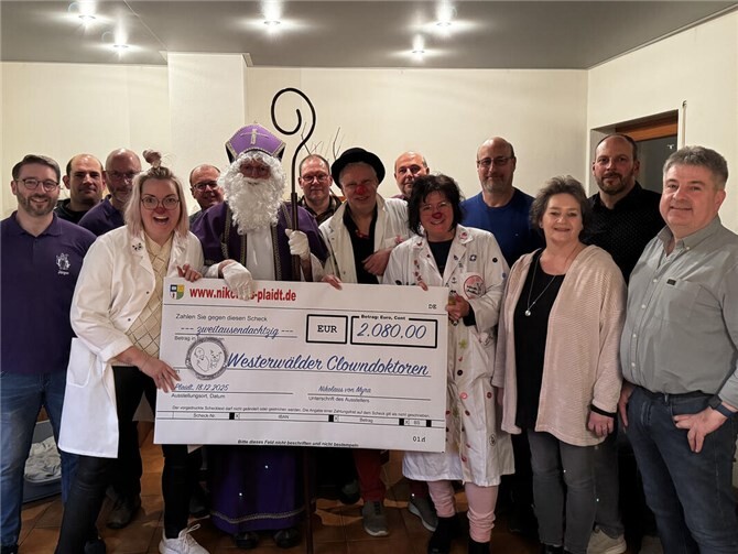 Von links nach rechts: Jürgen Elz, Markus Schilling, Ralf Saftig, Stefanie Schardt, Dieter Roch, Dirk Eckhoff (Nikolaus von Myra), Stefan Wacknitz, Roland Fraatz, Udo Kranz, Andrea Müller, Manfred Roos, Marion Lange, Frank Hickmann, Uli Lange. Foto: privat