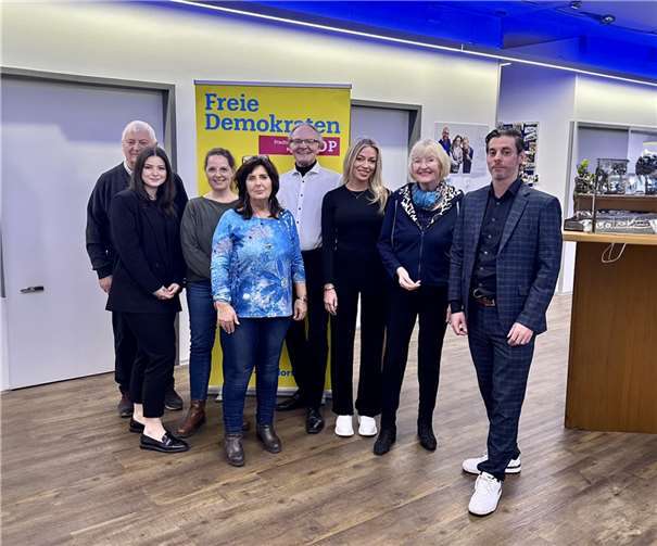 Von links nach rechts, Karl-Otto Hahn, Lina Sofia Wambach (JuLis), Christine Graef (FDP Fraktion Bendorf), Renate Bartsch (2. Beisitzer), Herbert Speyerer (Fraktionsvorsitzender), Carolin Urwer (2. stellvertretende Vorsitzende), Karin Plank-Dietz, Jan Wambach (Schriftführer) Foto: Fabian Baldus