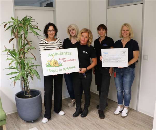 Von links nach rechts: Katja Masendorf, Erna Serafimovs, Manuela Buhr, Elisaveta Popov und Nadine Lenz. Quelle: Eaton Industries GmbH
