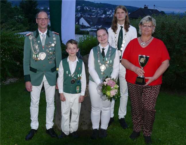 Von links nach rechts: König Jürgen Sass, Bambiniprinz Jason Pischke, Schülerprinzessin Jule Cebula, Jungschützenprinz Kilian Sass, Bürgerkönigin Petra Wambach. Foto: privat
