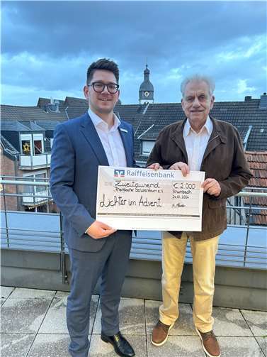 Von links nach rechts: Marcel Richter, Regionalmarktleiter Rheinbach/Stotzheim und Henning Horn, Ehrenvorsitzender des Rheinbacher Seniorenforums. Foto: privat