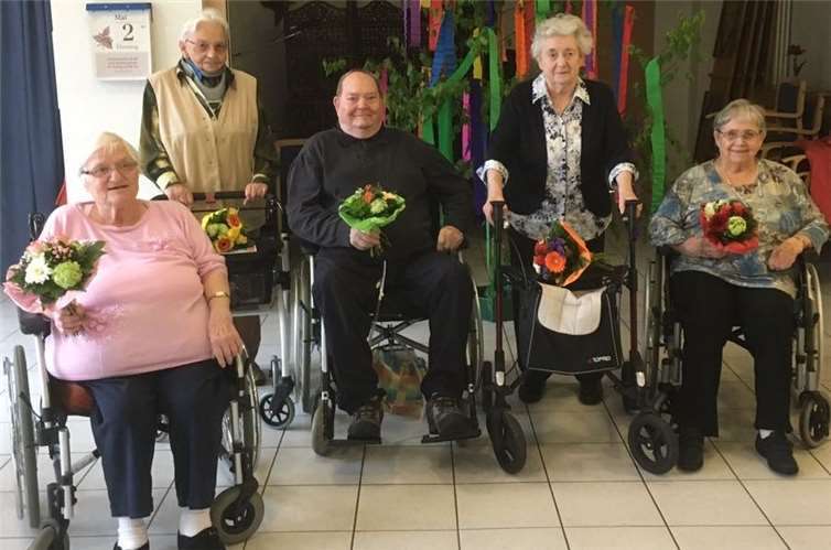 (Von links nach rechts: Maria Erbar, Gertrud Hoffmann, Hubert Dreide, Margarete Anheier u. Irmgard Dötsch). Privat