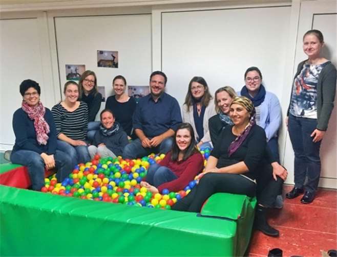 Von links nach rechts: Maria Scheitinger, Dorothee Drolshagen, Anja Ellis, Judith Tauchmann, Anna Kessler, Uli Schmidt-Contoli, Priscila Correia, Verena Distelrath, Tanja Hofer, Gülten Sahin, Julia Quandt und Anja Vick. Privat