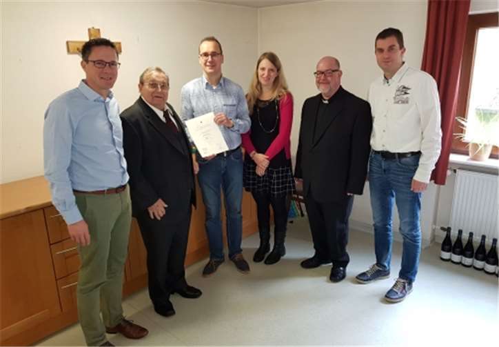 Von links nach rechts: Martin Müller, Alois Mönch, Theo Müller, Anna Steins, Pastor Alex Spiller und Stephan Knieps. Privat