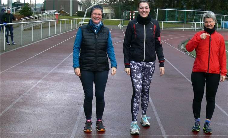 Von links nach rechts: Martina Gobet, Alexandra Berger und Coach Petraprivat