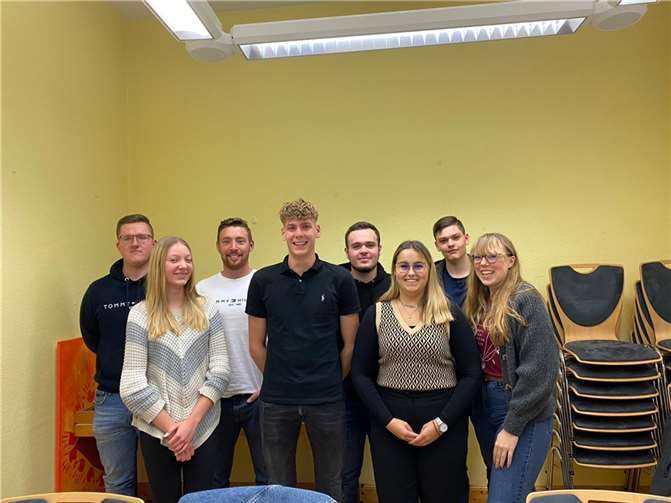 Von links nach rechts: Nico Grundwald (Geschäftsführer), Lara Schöneberg (2. Beisitzerin), Kilian Birrenbach (1. Beisitzer), Til Schulze (1. Vorsitzender), David Weigel (1. Zeugwart), Lena Kern (Kassiererin), Eric Schwarz (2. Zeugwart), Marie Kröll (Schriftführerin). Foto: privat