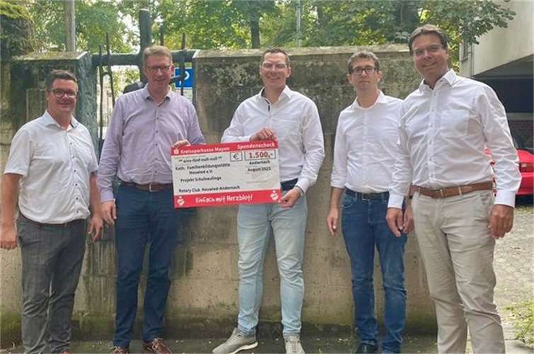 Von links nach rechts: Peter Jung, Stefan Vomweg, Thomas Becker, Prof. Dr. Stefan Arens und Marco Döhr  Foto: Rotary Club Neuwied Andernach