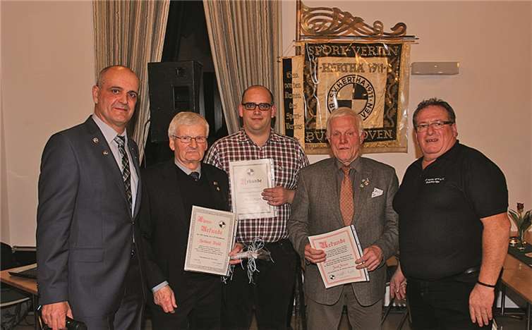 Von links nach rechts: Präsident Werner Neffgen, Herbert Buhl, Marcel Neffgen, Josef Jüssen, Beisitzer Theo Dahm.privat