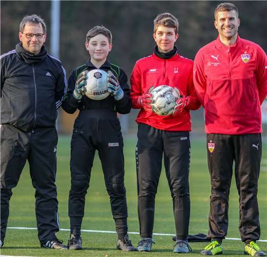 Von links nach rechts: Prof. Dr. Jörg H. Ottersbach, Henk Ottersbach (U14), Luis Jenatschek (U13), Mario Miltner (Wormatia Worms).SV Remagen