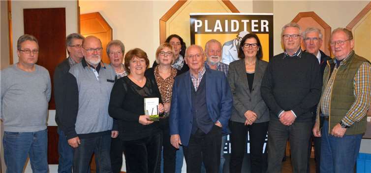 Von links nach rechts: Rainer Müller, Kurt Lampa, Erwin Unger, Edeltrud Breitbach, Krimiautorin Gabriele Keiser, Dr. Maria Zaar Görgens, Ulrike Linden, Wolfgang Horch, Elmar Weinand, Bruni Frings, Frank Neupert, Harald Breitbach und Berni Cornet.privat