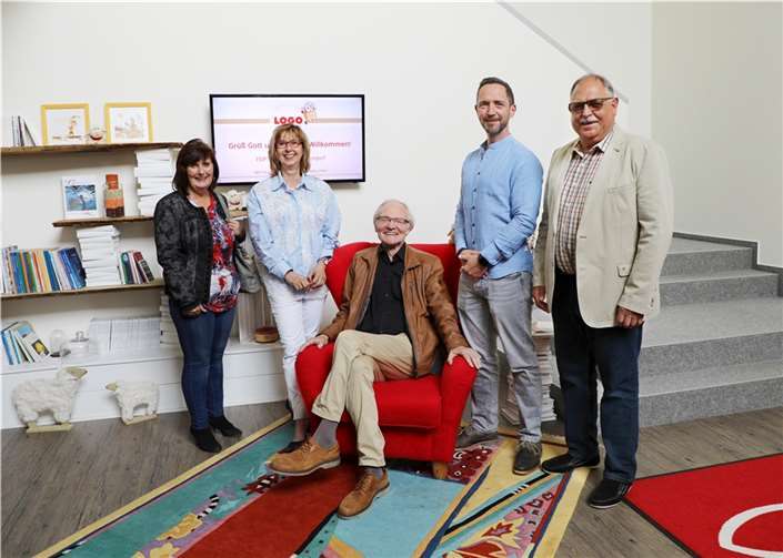 Von links nach rechts: Renate Bartsch (FDP Bendorf), Bianka Maier (Geschäftsführering Logo Buchversand GmbH), Herbert Speyerer (Fraktionsvorsitzender FDP Bendorf), Daniel Lemke (FDP Bendorf), Günther Bomm (Vorsitzender FDP Bendorf) Foto: FDP Bendorf
