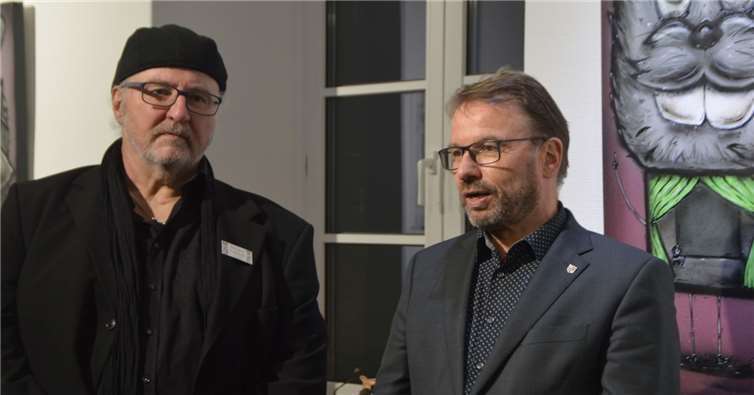 Von links nach rechts: Richard Frensch und Oberbürgermeister Wolfgang Treis begrüßten die Kunstfreunde zur Vernissage der Winterausstellung. Foto: Stadt Mayen